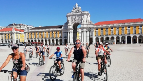 Lisbon City Center Bike Tour – Já é “excelência” no Viator.