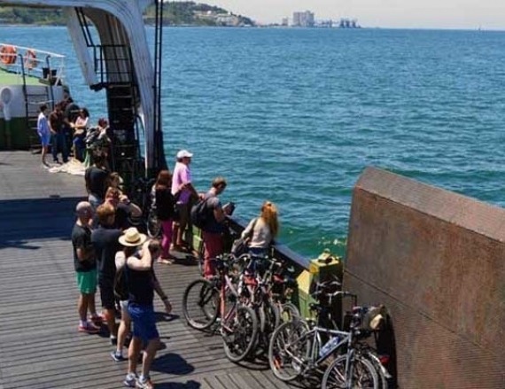 Belem-Caparica_Bike_Tour_Ferry_Tejo_1